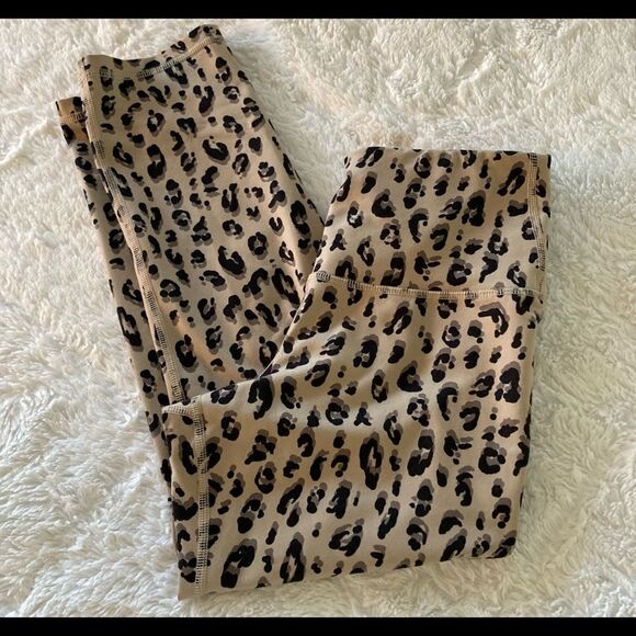 Cheetah Leggings Small  - Picture 3 of 7